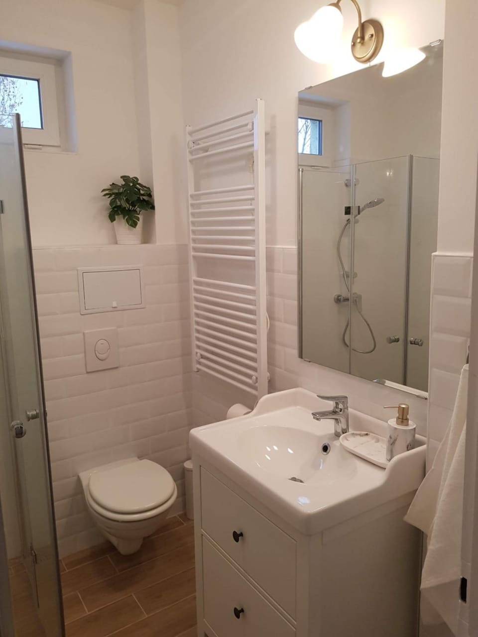 Shower, Toilet, Bathroom, towels