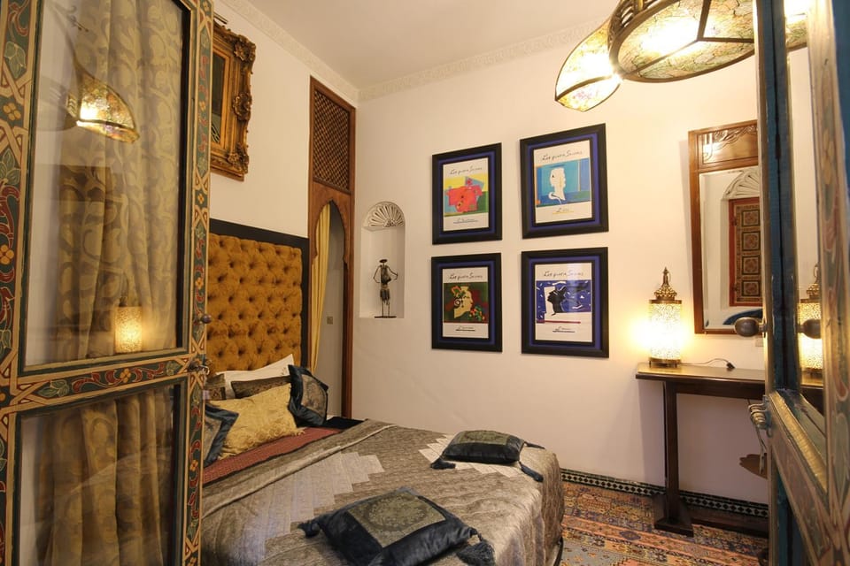 Bed, Bathroom