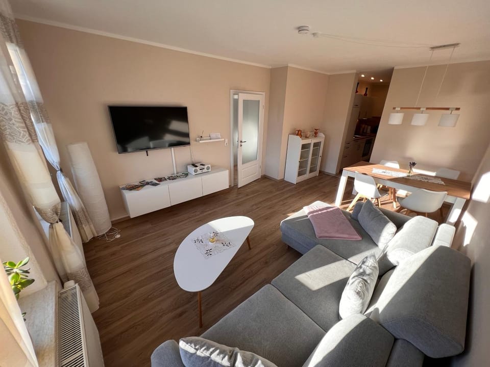 TV and multimedia, Living room, Dining area
