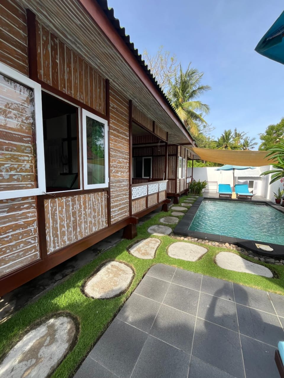 Property building, Garden, Swimming pool