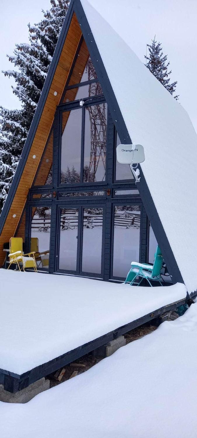 Property building, Day, Winter