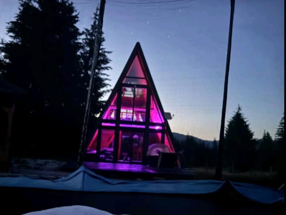 Cabana Corbilor The Raven's Hut Chalet in Romania
