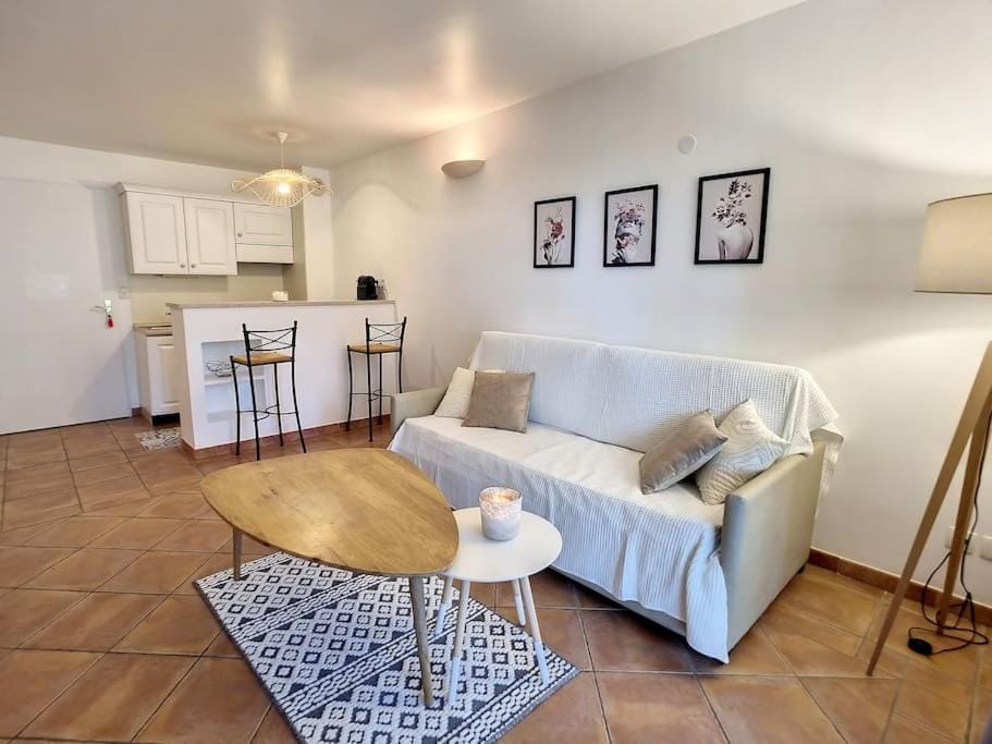 Escale détente - Résidence 4* au sein d'un Golf Apartment in L'Isle-sur-la-Sorgue