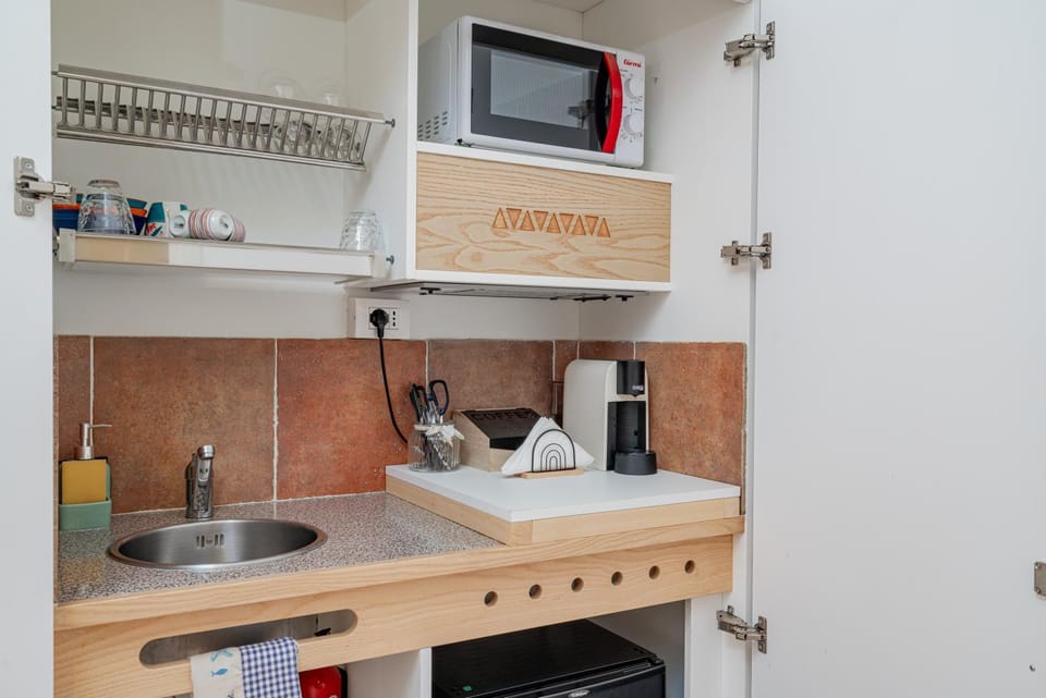 Coffee/tea facilities, microwave, minibar