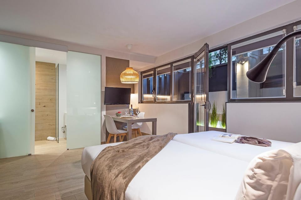 Bed, Photo of the whole room, Bedroom