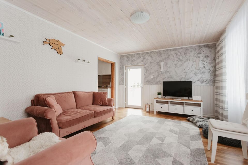 Communal lounge/ TV room, TV and multimedia, Living room