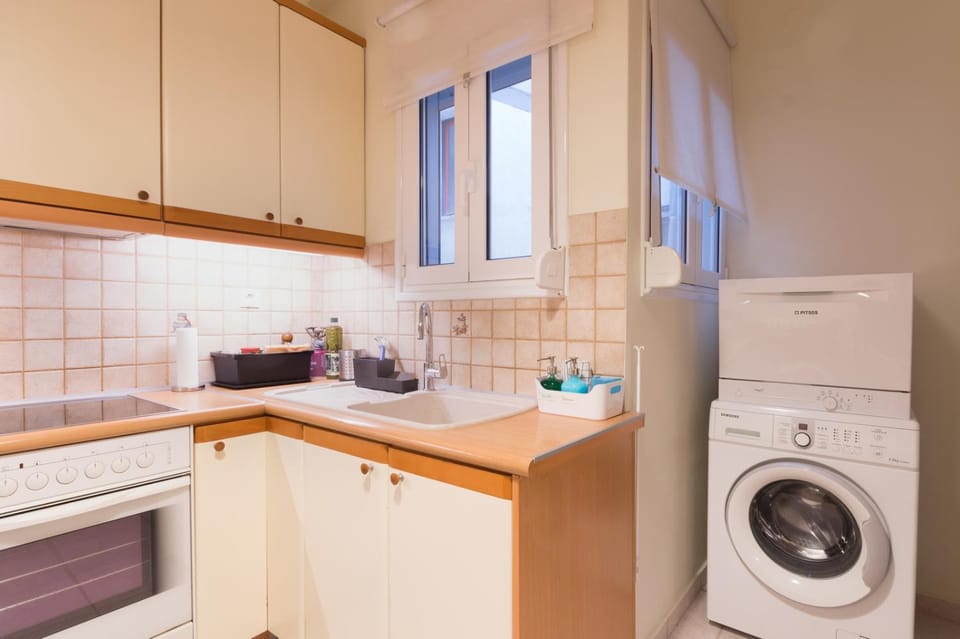 Kitchen or kitchenette, dishwasher, pet friendly, stove, washing machine