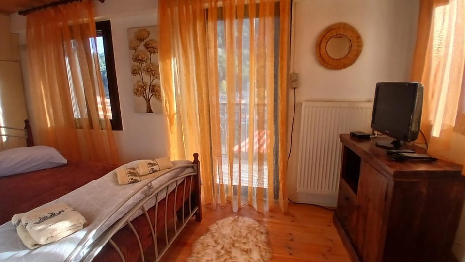 TV and multimedia, Photo of the whole room, Bedroom