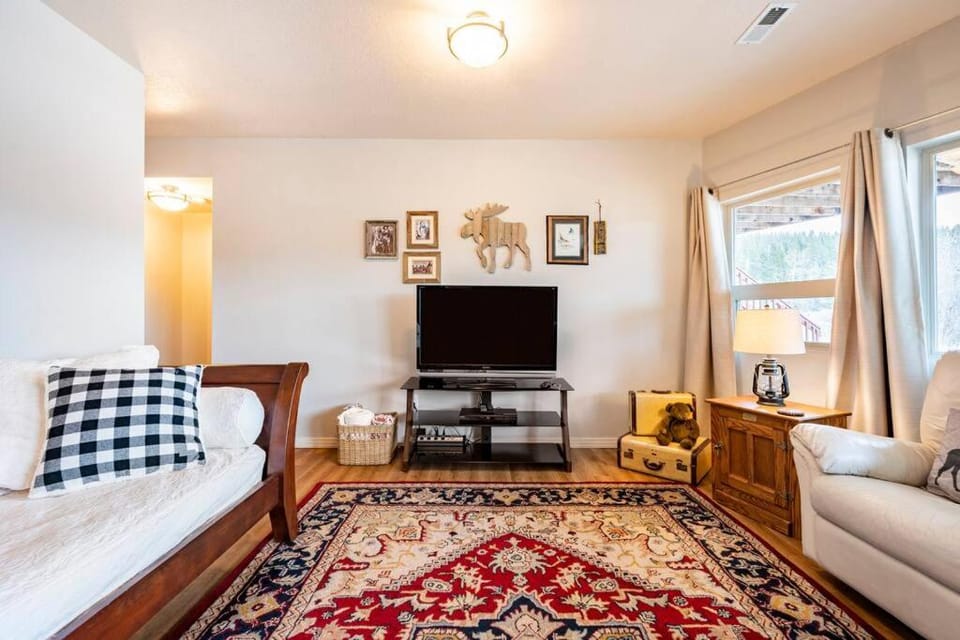 Communal lounge/ TV room, Living room, Seating area
