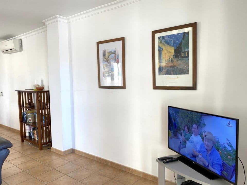 Communal lounge/ TV room, Living room