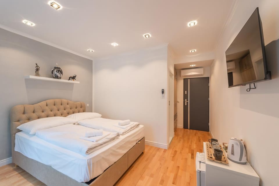 Bed, TV and multimedia, Coffee/tea facilities, Photo of the whole room, Bedroom