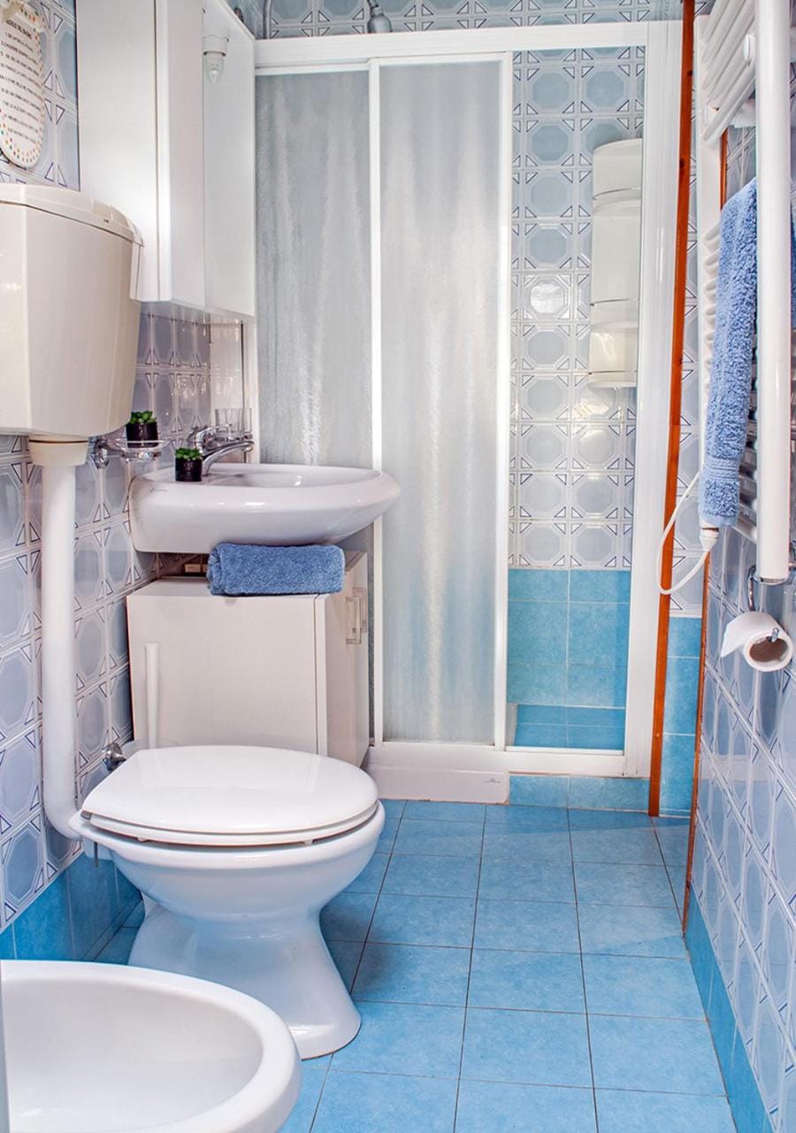 Shower, Bathroom, heating, towels