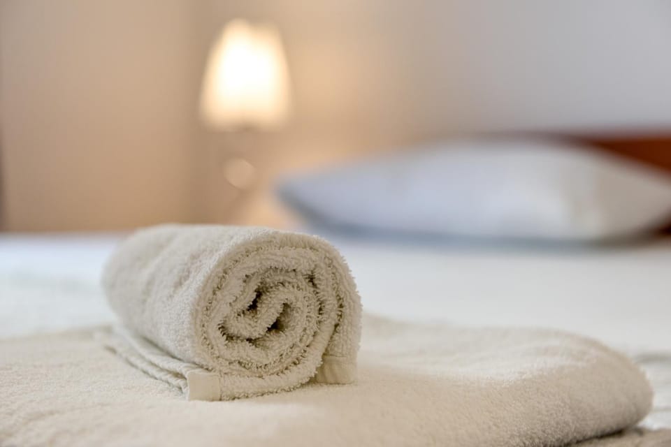 Bedroom, towels