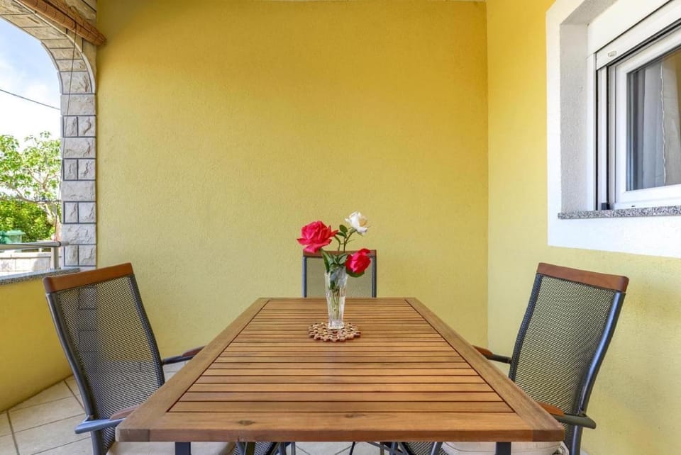 Day, Balcony/Terrace, Seating area, Dining area