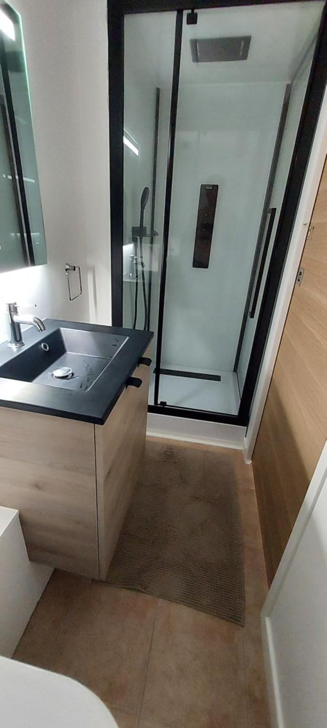 Shower, Bathroom, towels