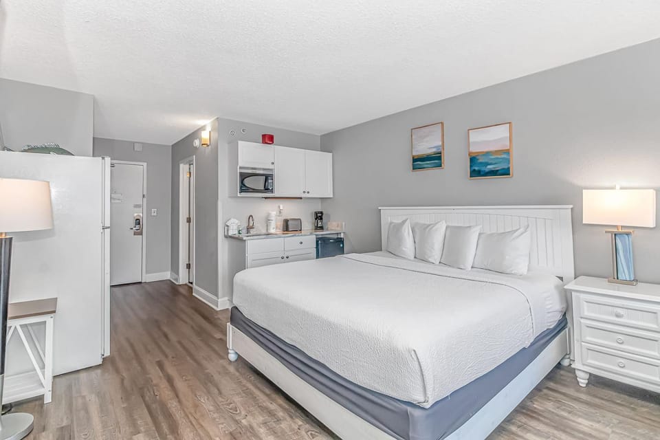 Immaculate! LED Fireplace - Renovated King Suite - Sleeps 4! - Landmark Resort 1508 House in Myrtle Beach