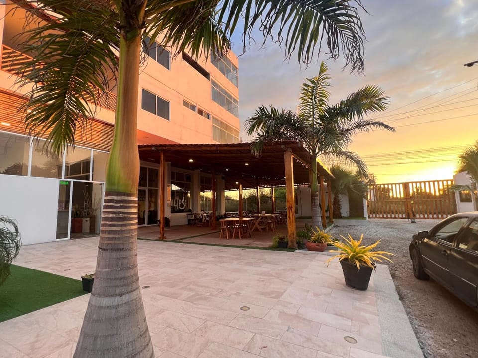 Ohana Beach Hotel Hotel in Guayas