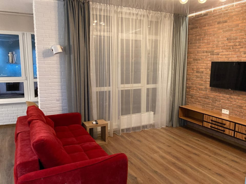 TV and multimedia, Living room, Seating area, Evening entertainment