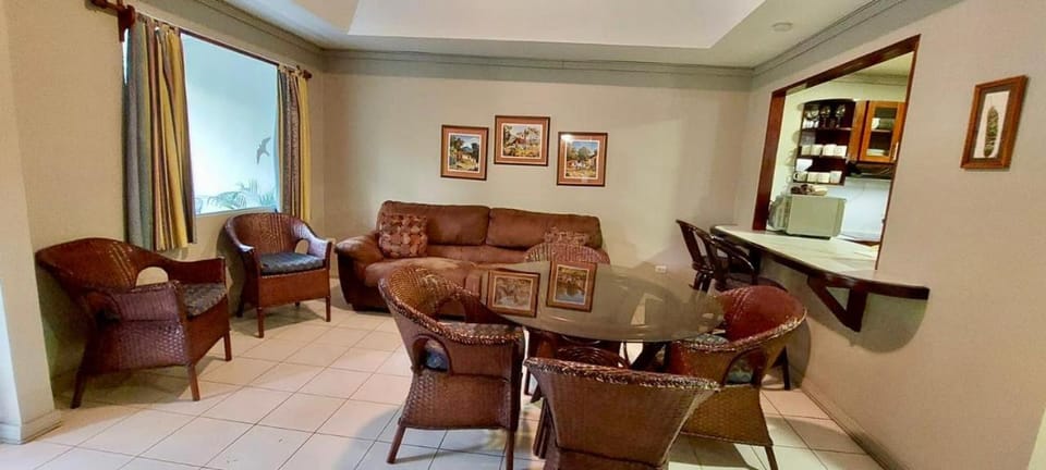 Lovely Condo (8 people): Pools, Tennis Courts, BBQ Apartment in Quepos
