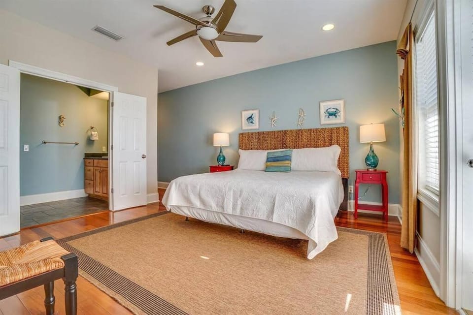 Amzg Gulf view,4 Bd/3.5 Bath Home, Pvt heated Pool House in Lower Grand Lagoon