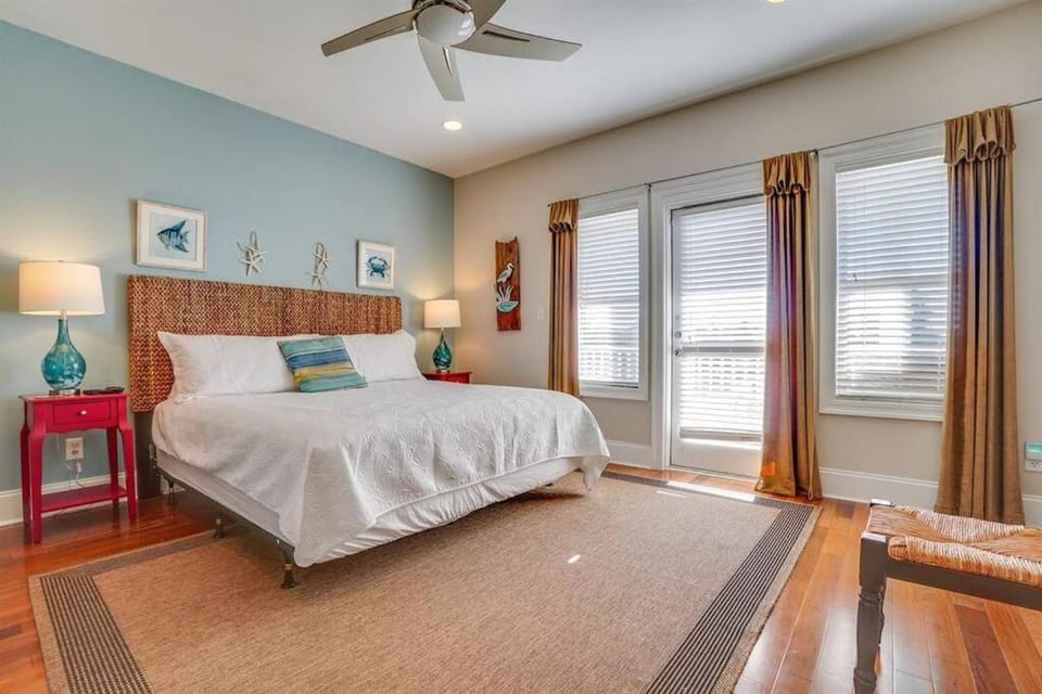 Amzg Gulf view,4 Bd/3.5 Bath Home, Pvt heated Pool House in Lower Grand Lagoon