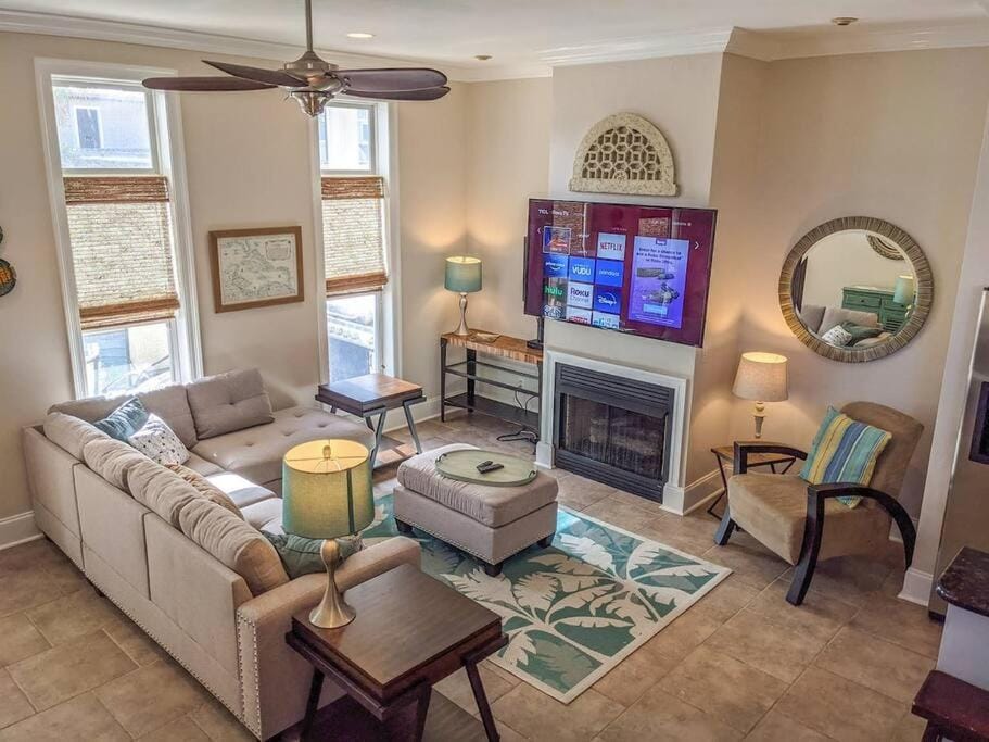 Amzg Gulf view,4 Bd/3.5 Bath Home, Pvt heated Pool House in Lower Grand Lagoon
