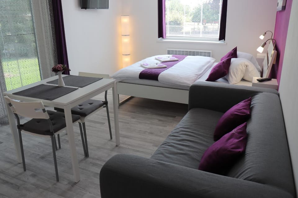 Photo of the whole room, Seating area