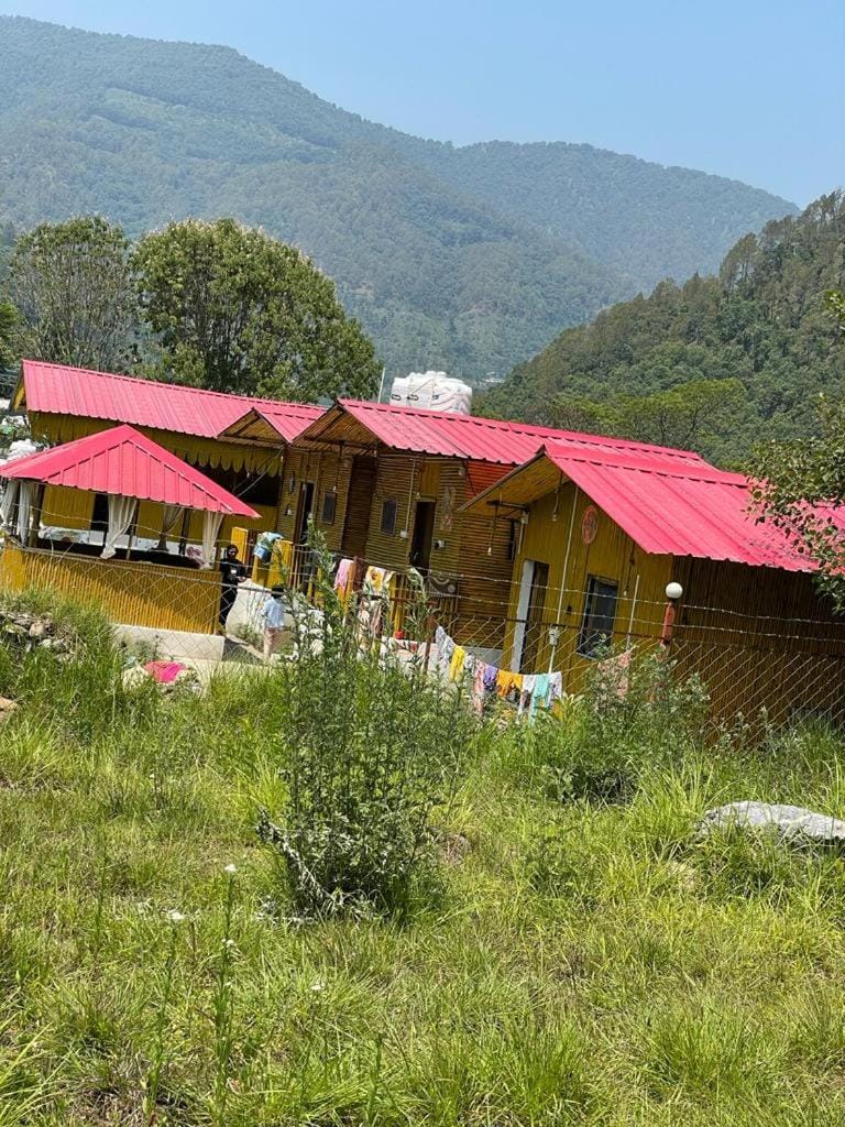 Krishna kutir, Talla Ramgarh by the meditating society Vacation rental in Uttarakhand