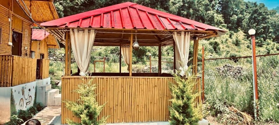 Krishna kutir, Talla Ramgarh by the meditating society Vacation rental in Uttarakhand