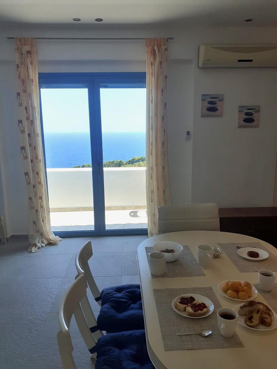 Living room, Dining area, Sea view