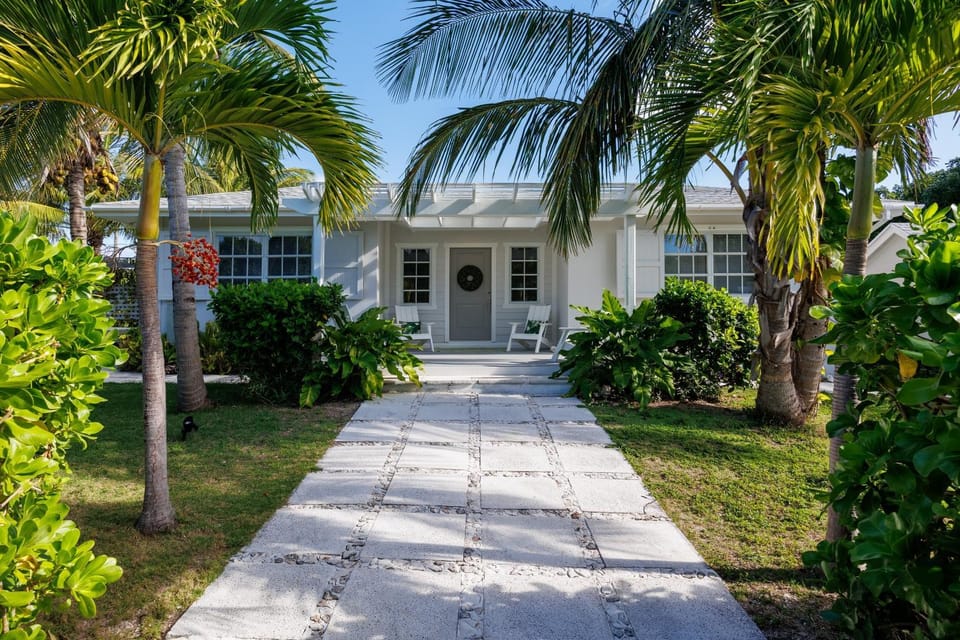 One Palm Hill villa House in North Eleuthera
