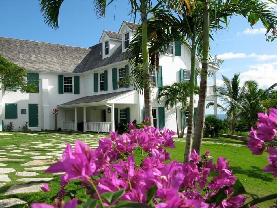 Buccaneer Hill home Apartment in Governors Harbour