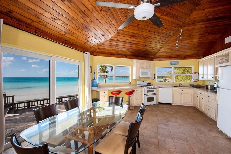 Sand Dollar at Ten Bay Beach home House in Bahamas