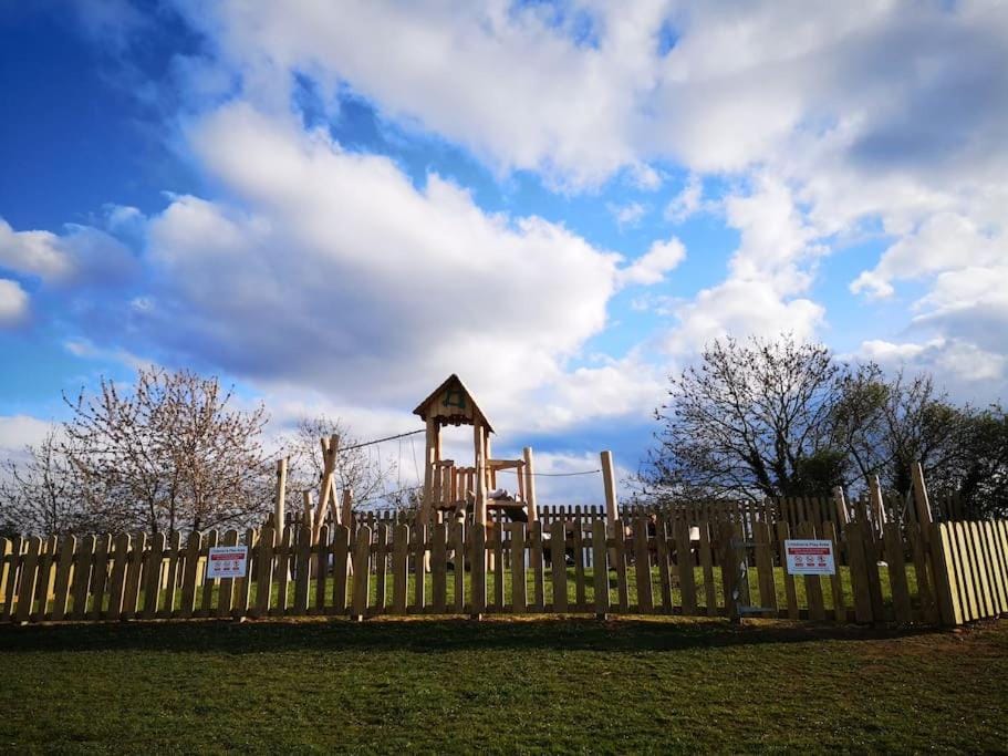 Leylandii 2 Bed Holiday Home in picturesque town. Apartment in Borough of Harrogate