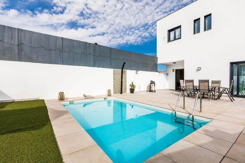 Swimming pool, Swimming pool