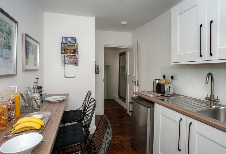 Kitchen or kitchenette, Breakfast