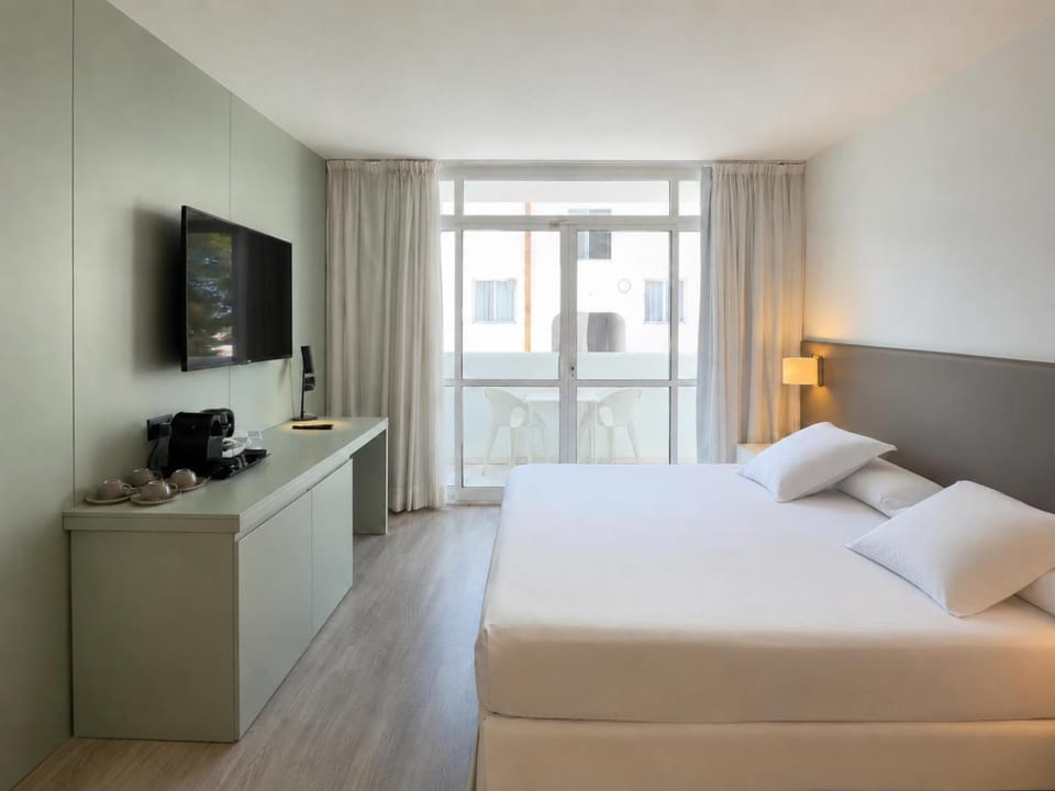 Bed, Living room, Bedroom