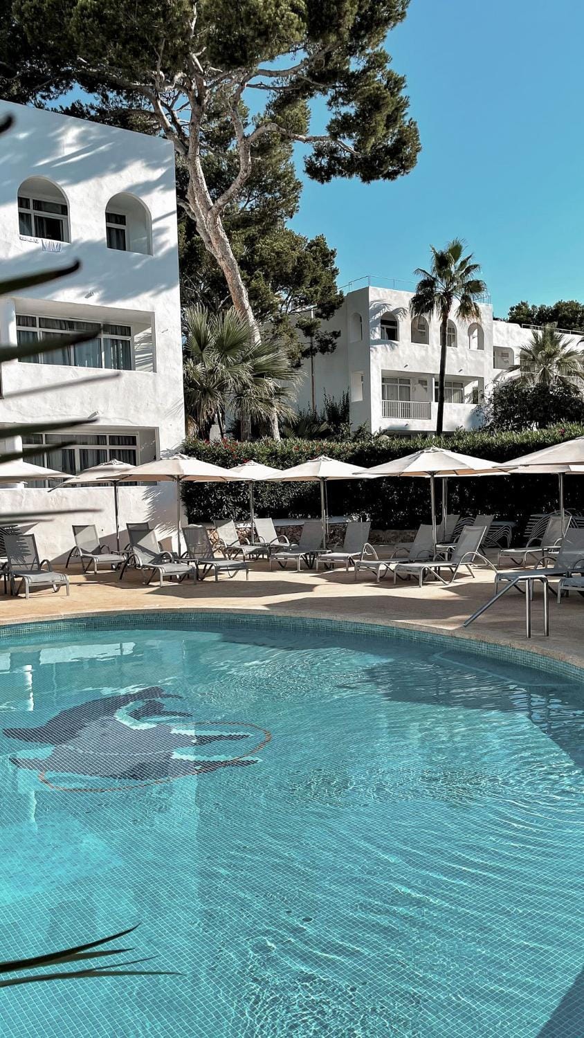 Property building, Balcony/Terrace, Swimming pool