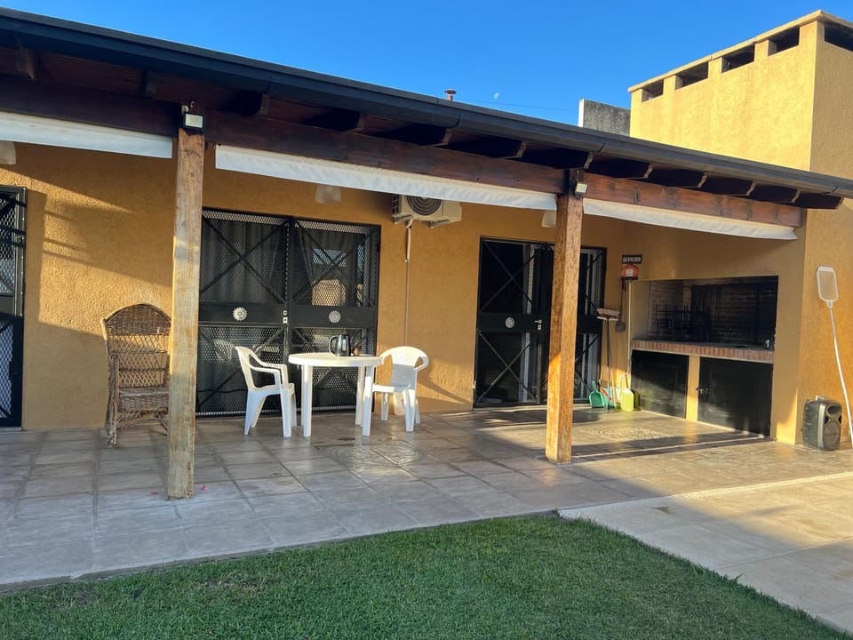 El Quincho House in Lobos