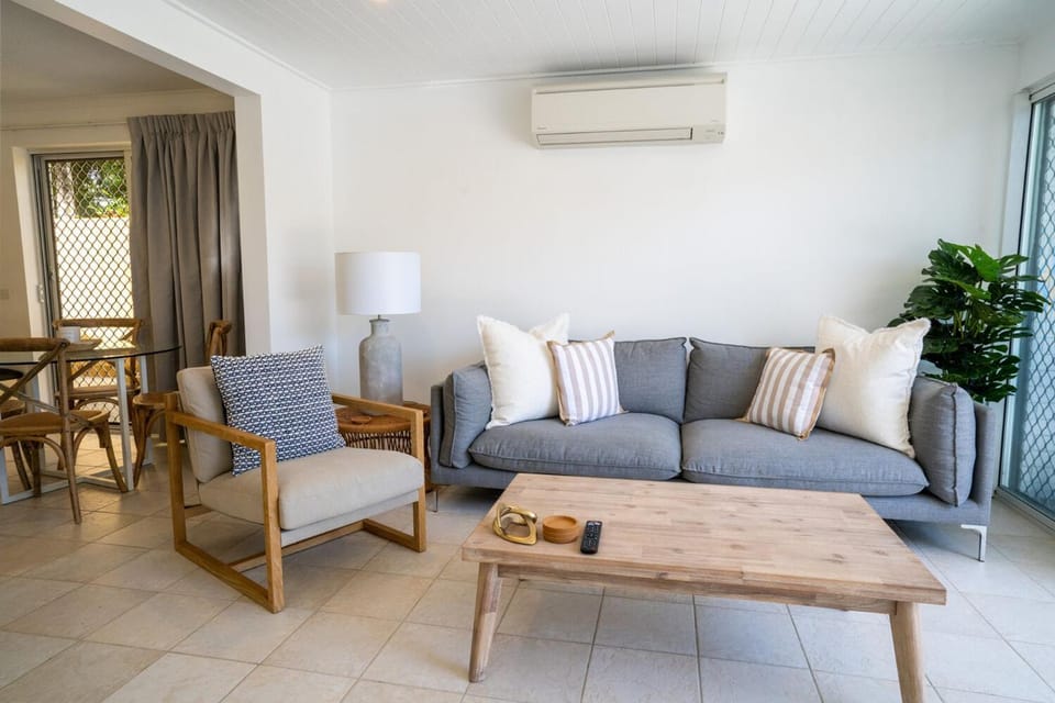 The Oasis has a private courtyard and ideal location to walk Apartment in Noosa Heads