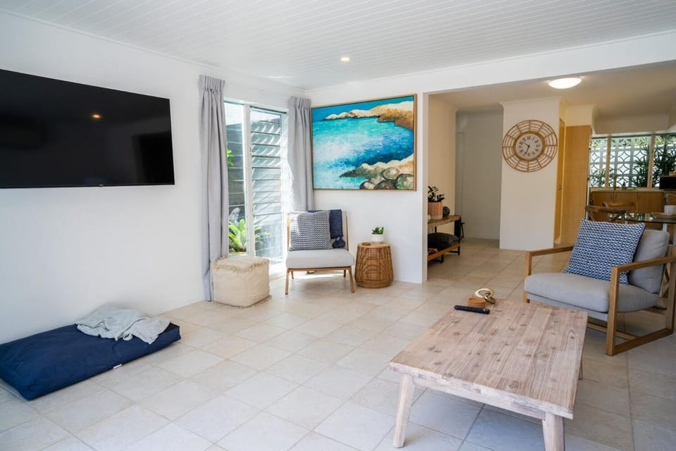 The Oasis has a private courtyard and ideal location to walk Apartment in Noosa Heads