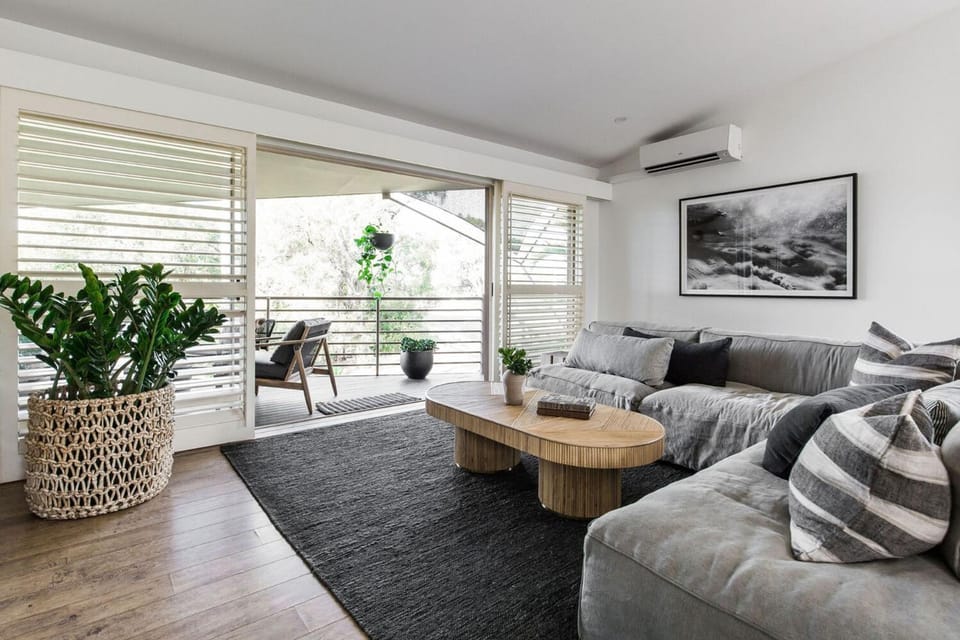 The Beach Retreat offers Pool and River Views Apartment in Noosa Heads