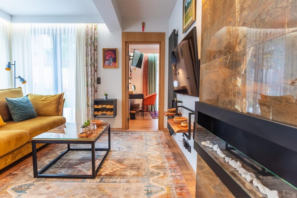 Communal lounge/ TV room, TV and multimedia, Living room, Seating area, Evening entertainment