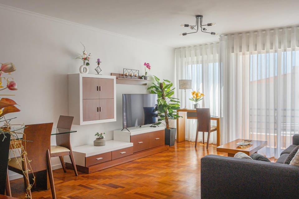 Garajau Terrace Apartment - Pool and Free Parking Apartment in Caniço