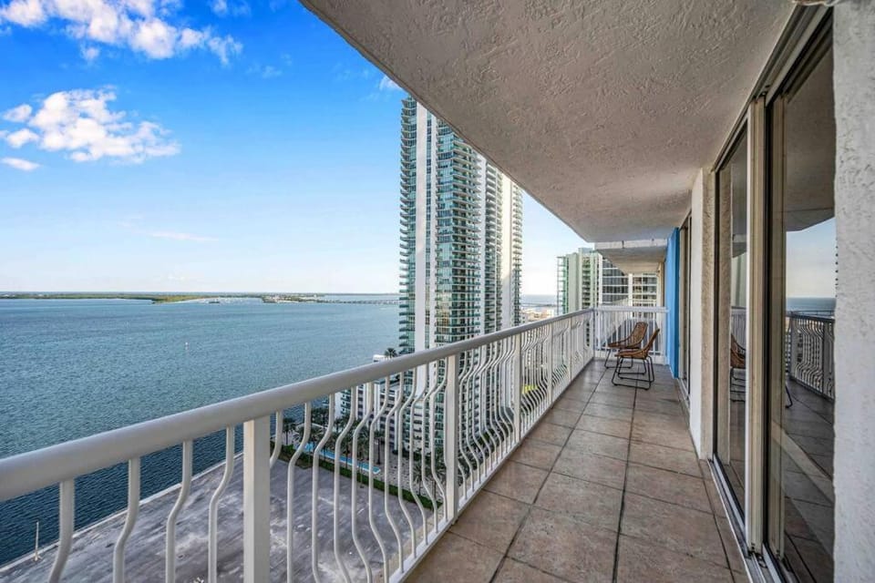 Central ocean view 3 bedrooms in Miami W Parking Apartment in Brickell