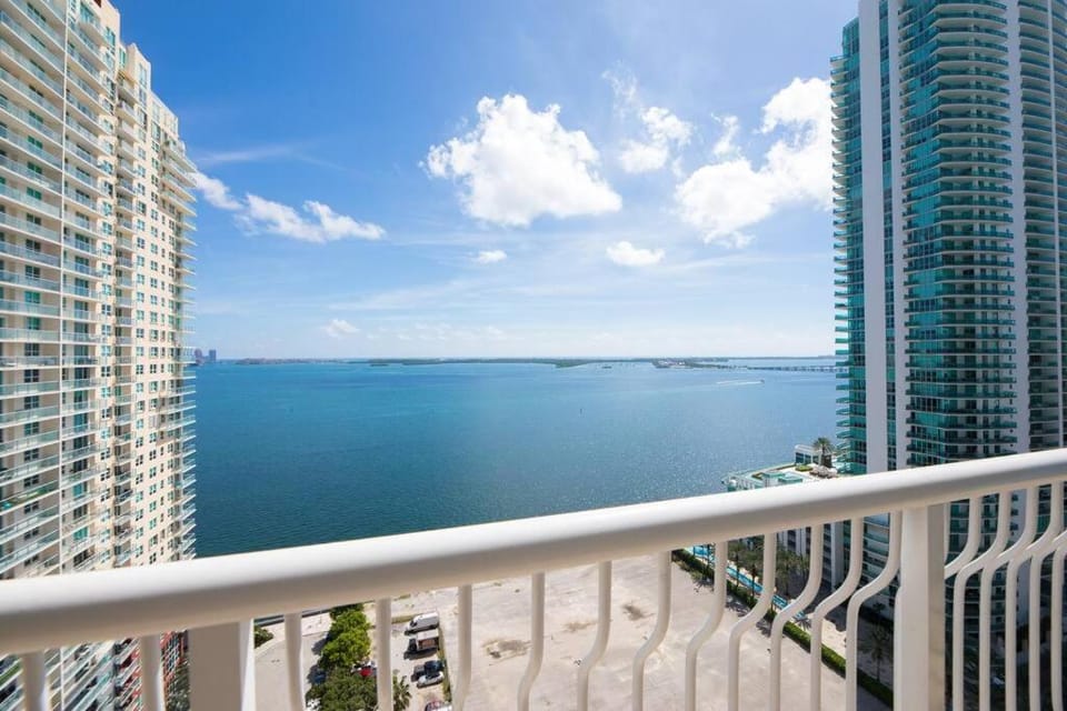 Central ocean view 3 bedrooms in Miami W Parking Apartment in Brickell