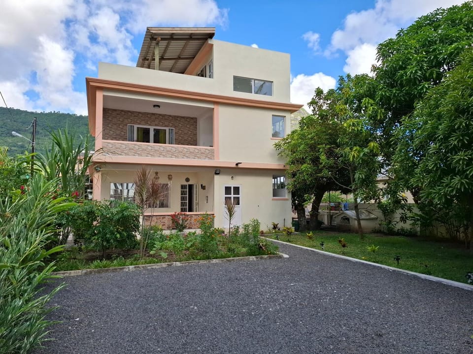 Oceanview Kite Garden Rooftop Appartment Apartment in Rivière Noire District, Mauritius