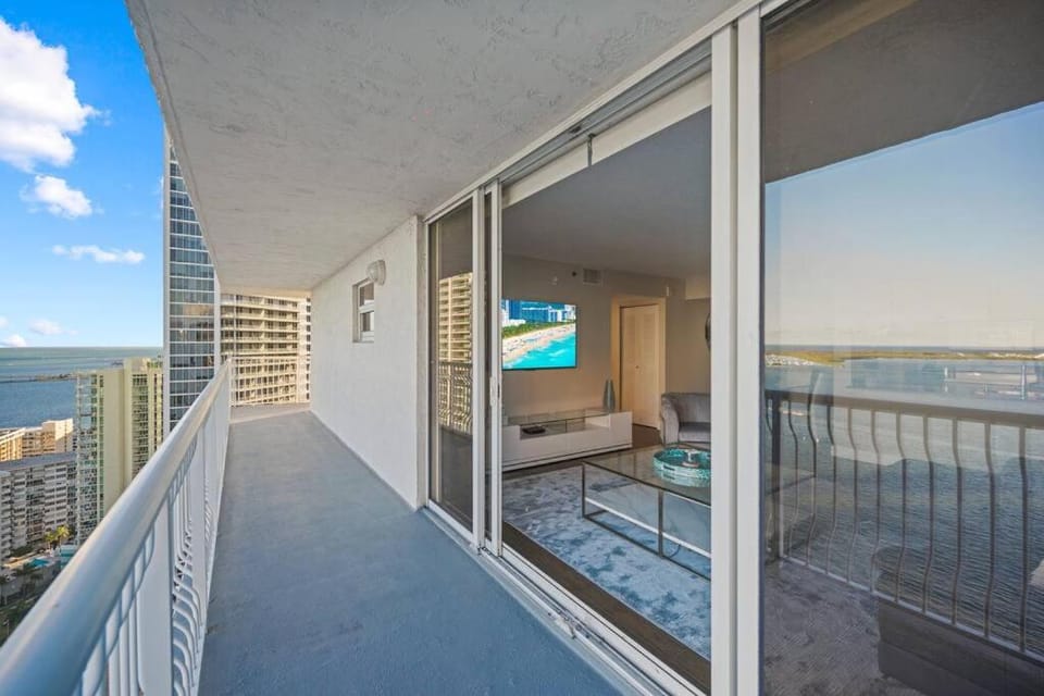 Ocean view 35th floor, in the heart of Miami Apartment in Brickell