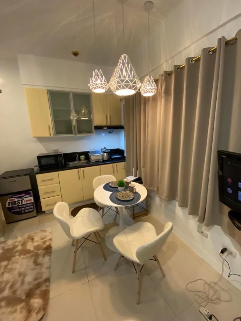 Comfy Artsy Studio at Mckinley Hill near BGC Apartment hotel in Makati