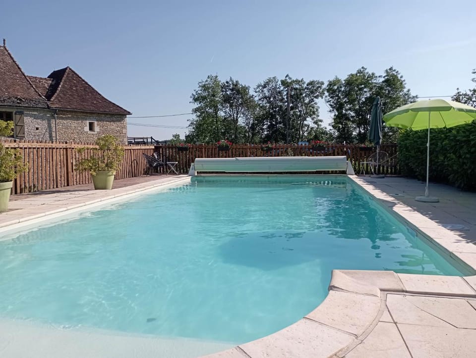 Pool view, Swimming pool, sunbed